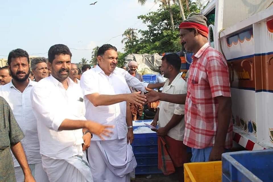 കെ മുരളീധരന്‍ തെരഞ്ഞെടുപ്പ് പ്രചാരണത്തിനിടെ