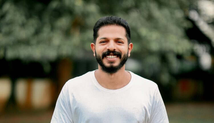 അരലിറ്റര്‍ വെള്ളം മാത്രം കുടിച്ചു ദിവസങ്ങളോളം ജീവിച്ചു: ആനന്ദ് റോഷന്‍ , ആനന്ദ് റോഷന്‍ അഭിമുഖം, ആനന്ദ് റോഷന്‍ സമീര്‍, ആനന്ദ് റോഷന്‍ യാനം മഹായാനം, ആനന്ദ് റോഷന്‍ അവാര്‍ഡുകള്‍, ആനന്ദ് റോഷന്‍ പുതിയ സിനിമ, anand roshan, anand roshan film anand roshan sameer, anand roshan awards, anand roshn yanam mahayanam, anand roshan interivew, anand roshan abhimukham, anand roshan talks about film